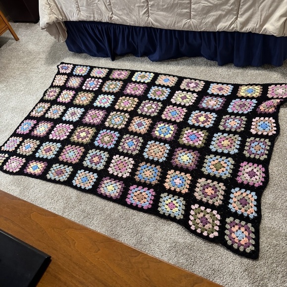Granny Square Afghan Pastel Colors Throw Blanket 73" x 48" - Picture 4 of 7